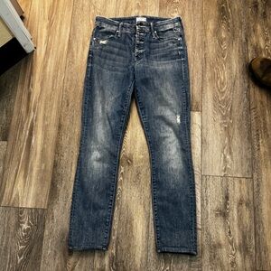 Excellent condition. Relaxed fit and allows for stretch